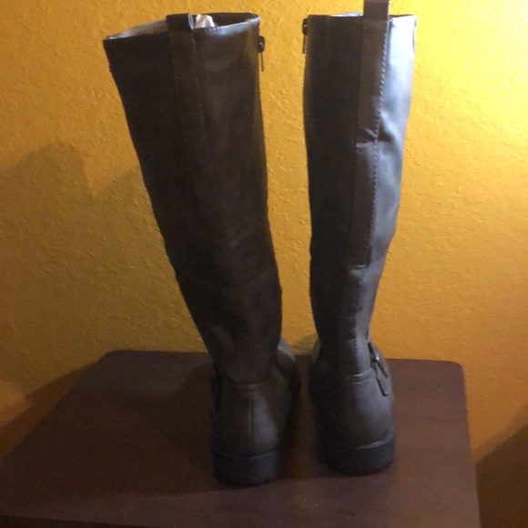 Size 7.5 tall Grey boots cute with dresses, nwot or box never worn by just fab - Picture 5 of 5